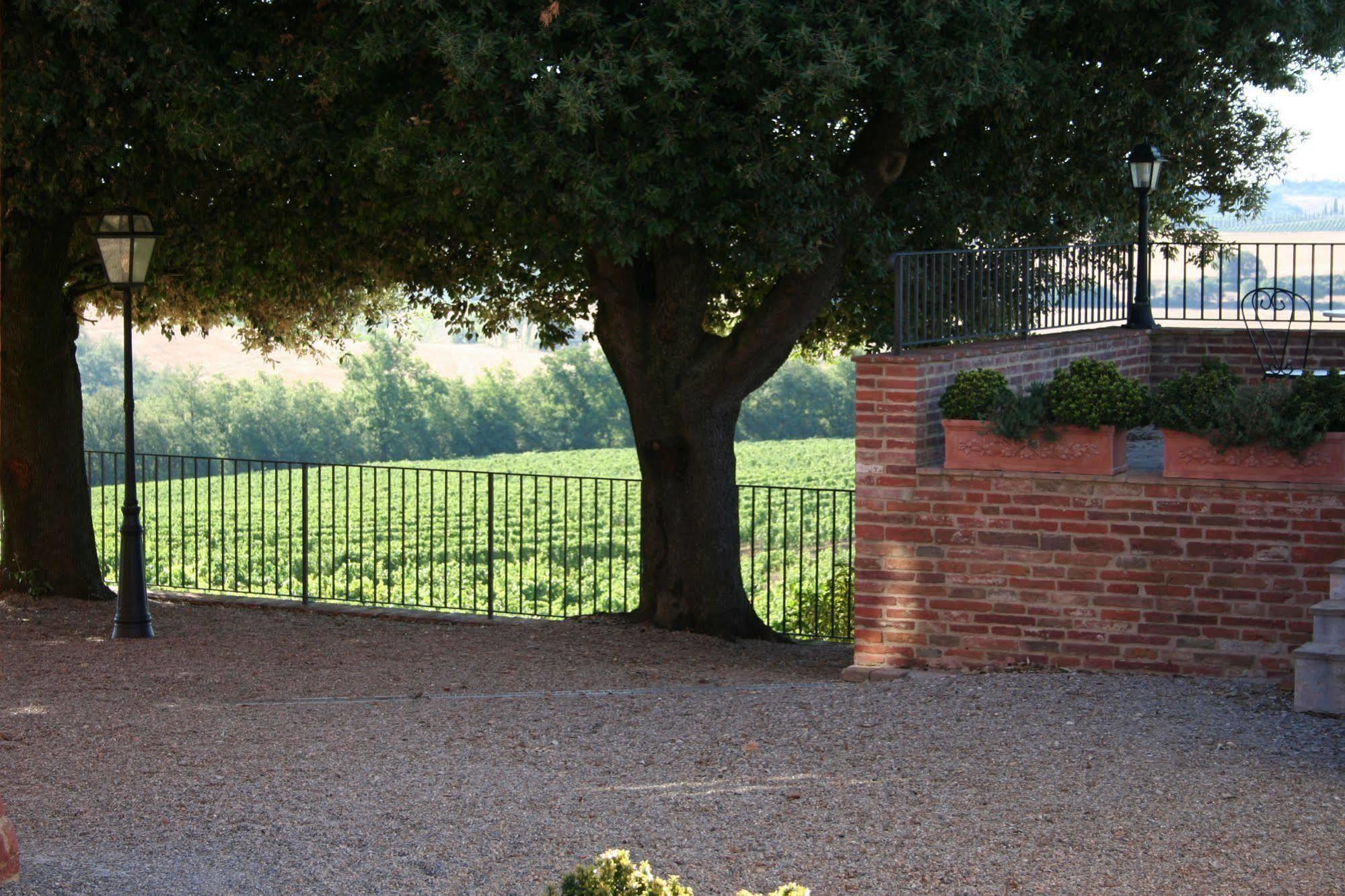 Agriturismo Terra Rossa Valiano エクステリア 写真